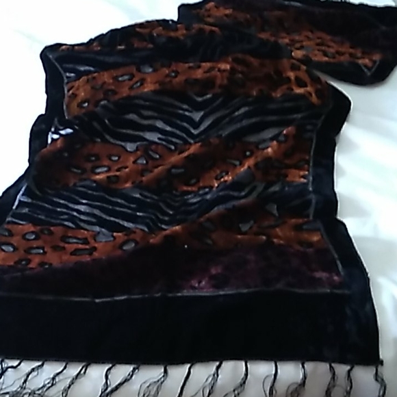 Animal print scarf wrap - Picture 5 of 5